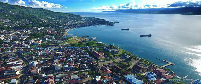 Baai van Ambon (Teluk Ambon), Molukken, Indonesië